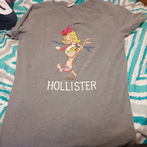 2 tshirts and a hoodie $20 for all - Picture 3 of 3